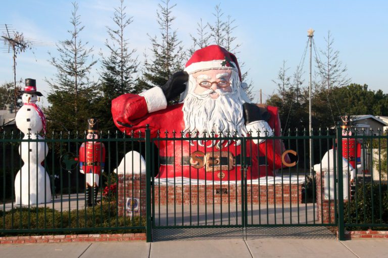 Roadside Santa – Oxnard, California