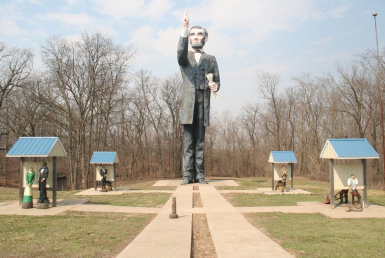 World’s Largest Lincoln Statue – Ashmore, Illinois