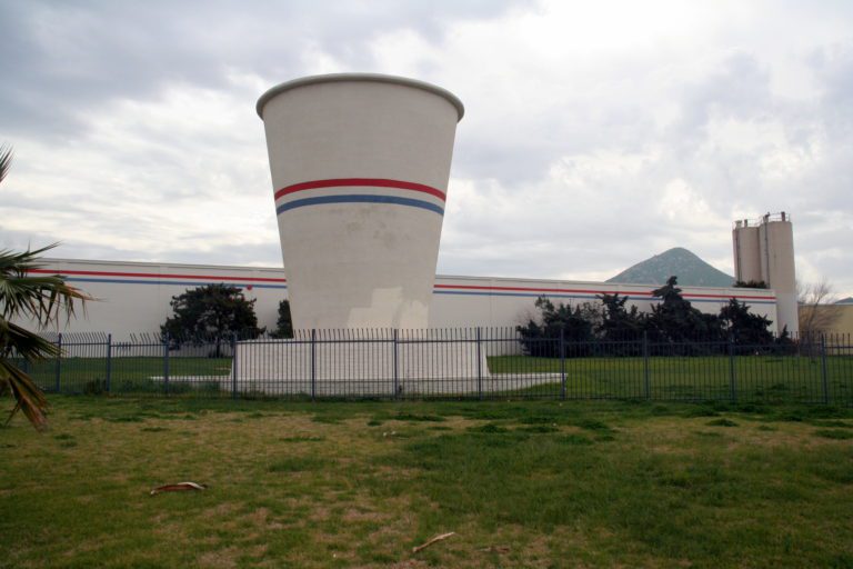 Worlds Tallest Paper Cup – Riverside, California